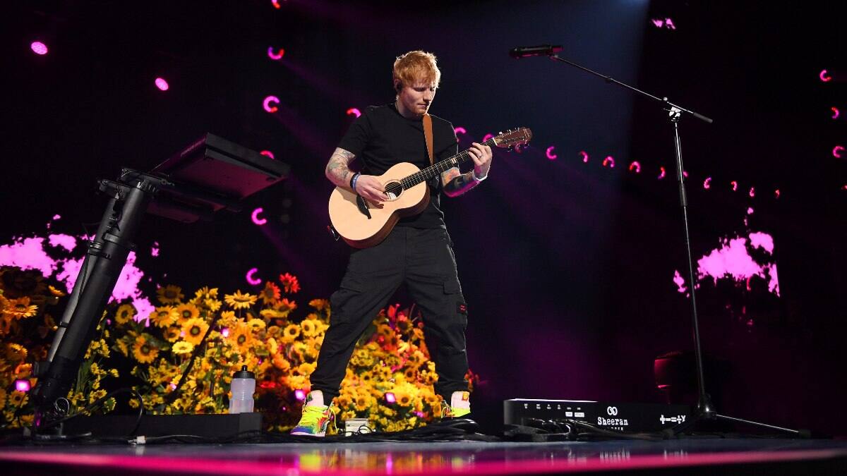 Ed Sheeran estrenó la edición tour de su álbum «=» con un par de canciones nuevas