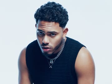 Myke Towers presenta en sociedad su nuevo trabajo "LYKE MIIKE"