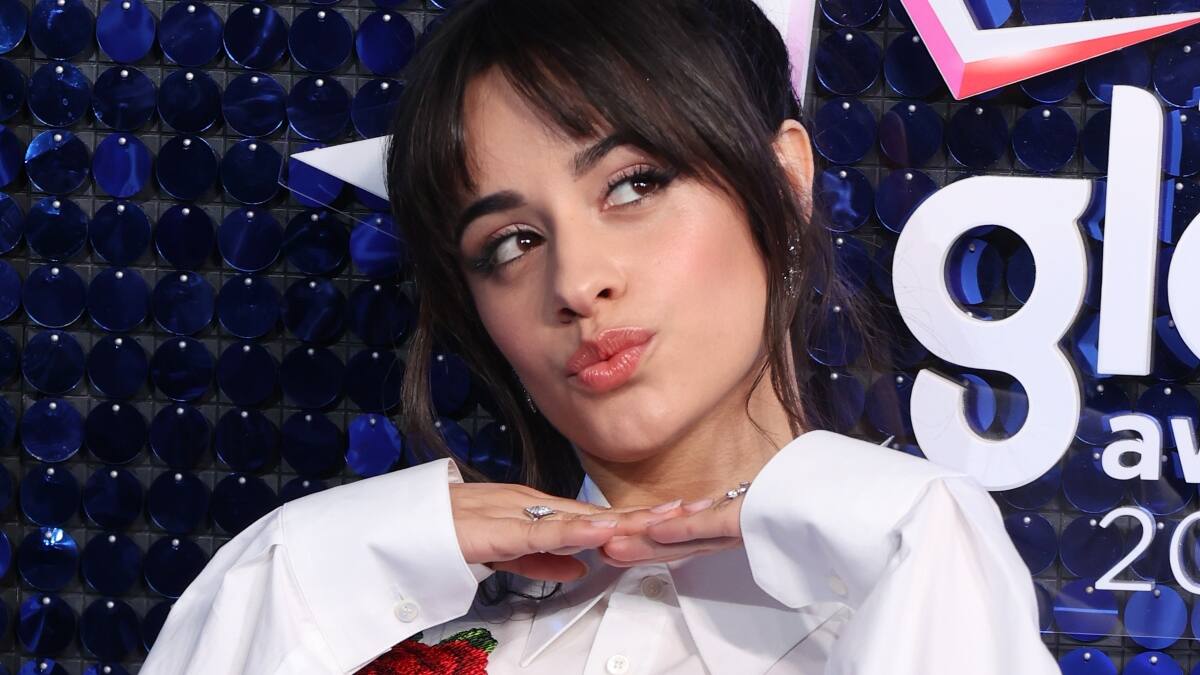 Camila Cabello encantó a sus seguidores con veraniega foto tras callar las críticas hacia su cuerpo