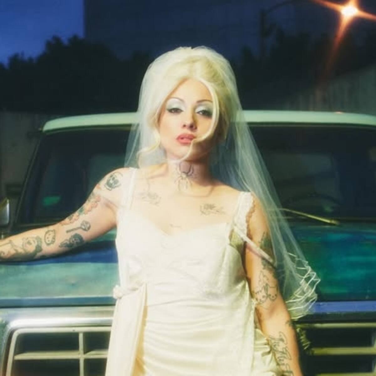 Tras sus exitosos shows en Movistar Arena: Mon Laferte anuncia el estreno de "Femme Fatale Vol. 2"