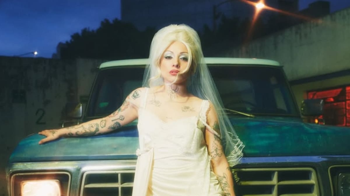 Tras sus exitosos shows en Movistar Arena: Mon Laferte anuncia el estreno de "Femme Fatale Vol. 2"