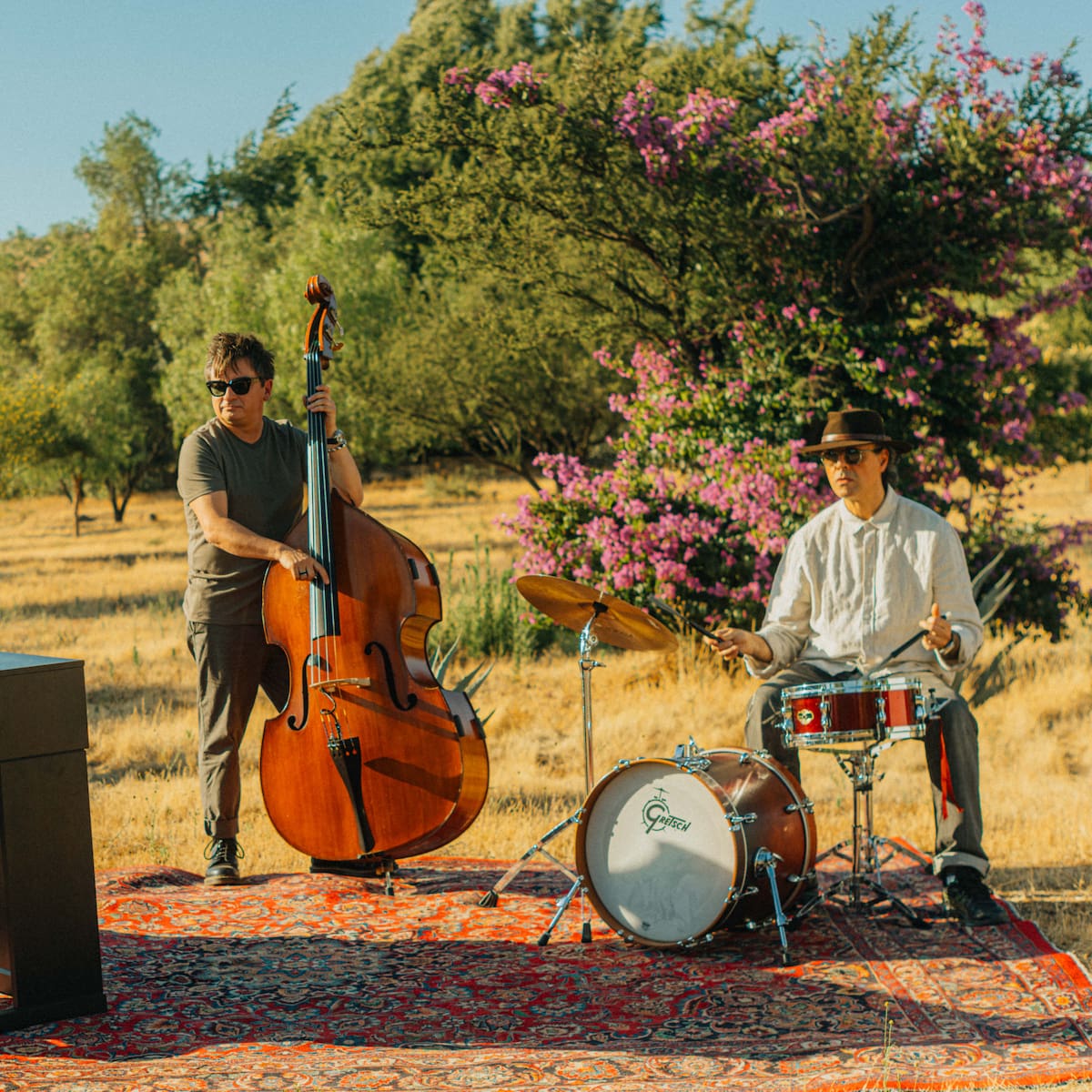 Antonella Sigala reúne a músicos de Los Tres y Los Bunkers en un videoclip histórico