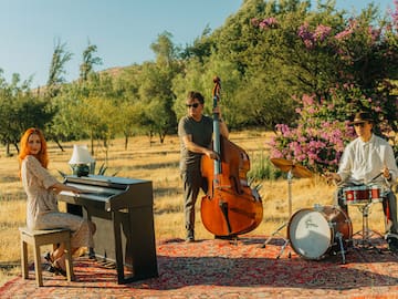 Antonella Sigala reúne a músicos de Los Tres y Los Bunkers en un videoclip histórico