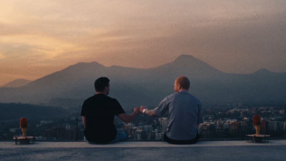 Tras más de 10 años guardado en un baúl: Ed Sheeran y Martin Garrix lanzan "Repeat It" con videoclip grabado en Chile