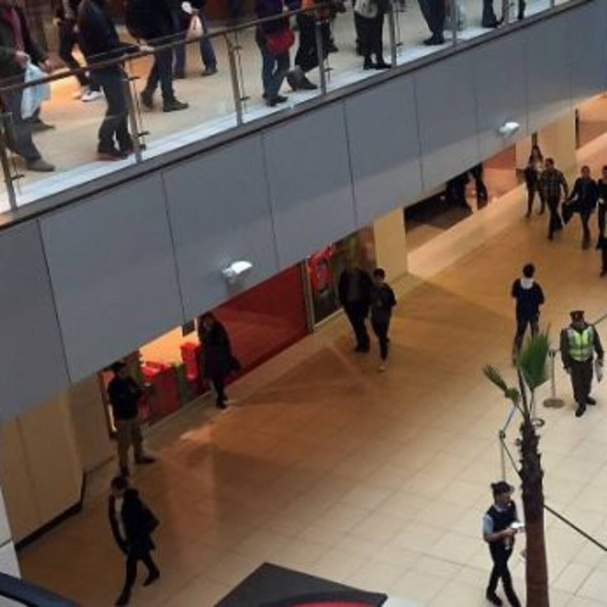Funan en redes sociales a «influencer» que publicó foto del suicidio en Costanera Center