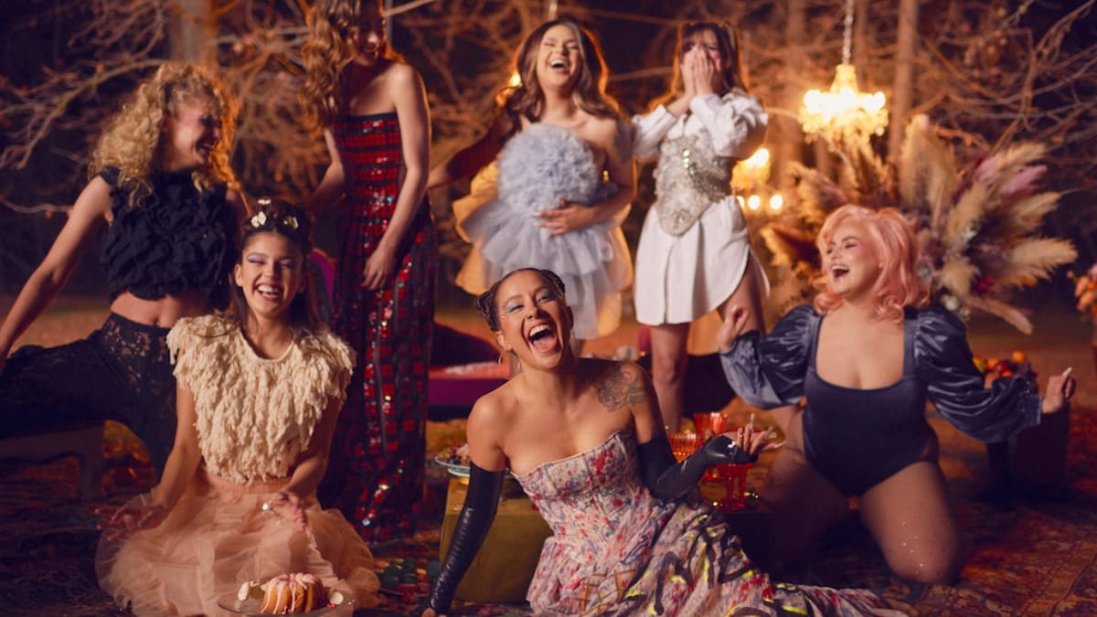 Denise Rosenthal estrena “Me enamoré de mí”, su nuevo videoclip junto a un elenco de lujo