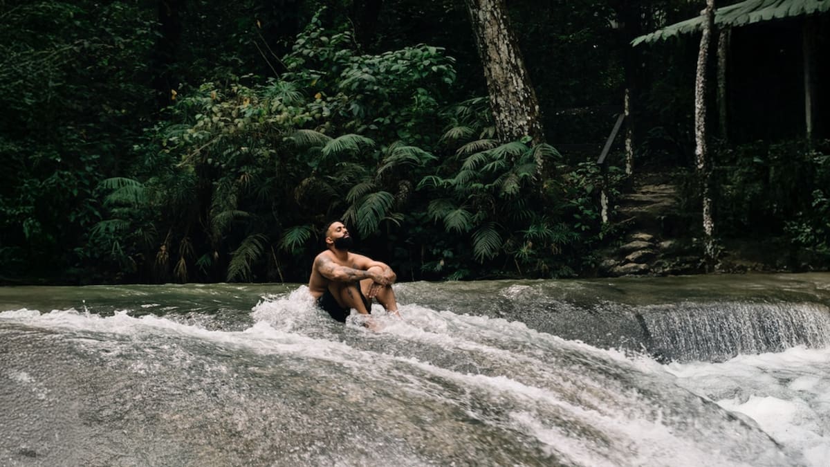 Eladio Carrión nos invita a disfrutar la vida en "Buenos Días"