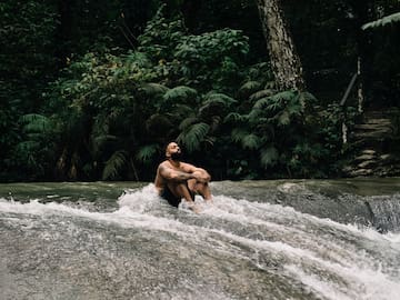 Eladio Carrión nos invita a disfrutar la vida en "Buenos Días"