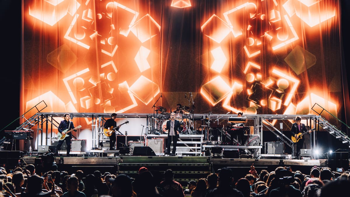 Con mensajes políticos y un repertorio lleno de hits: Los Bunkers hacen historia en el Lollapalooza Chile 2026