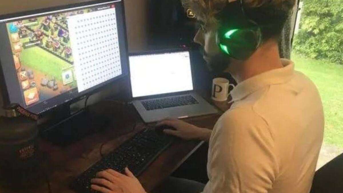 Trabajo ideal: Un fan de los videojuegos de 28 años se gana la vida probando juegos