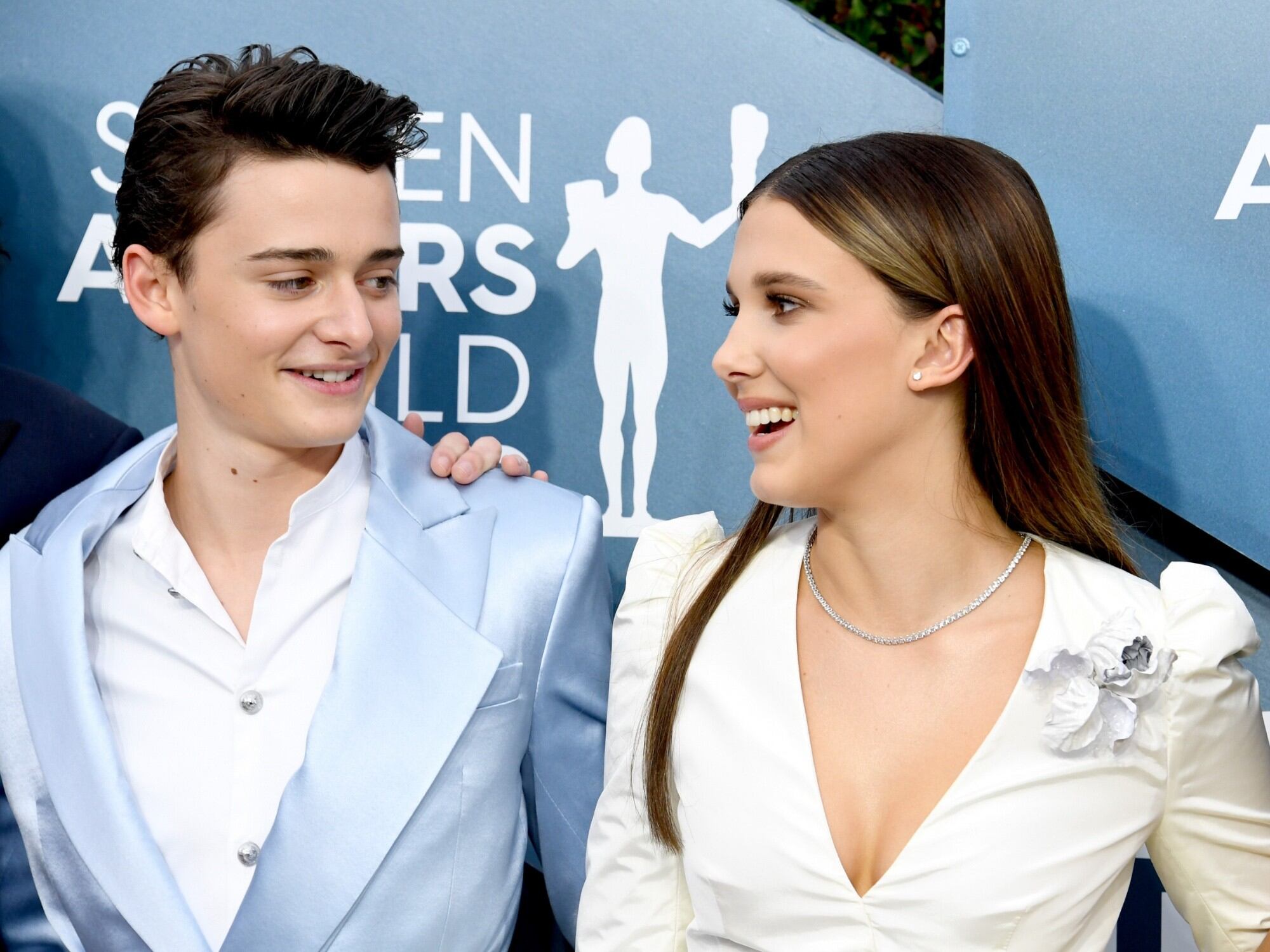 Millie Bobby Brown y Noah Schnapp