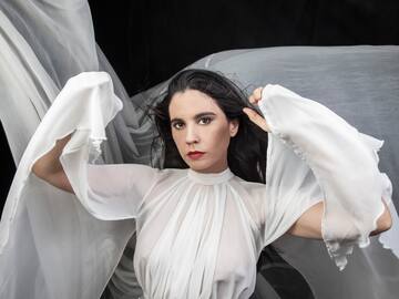 Javiera Mena nos lleva hacia su interior con "Inmersión", su nuevo álbum