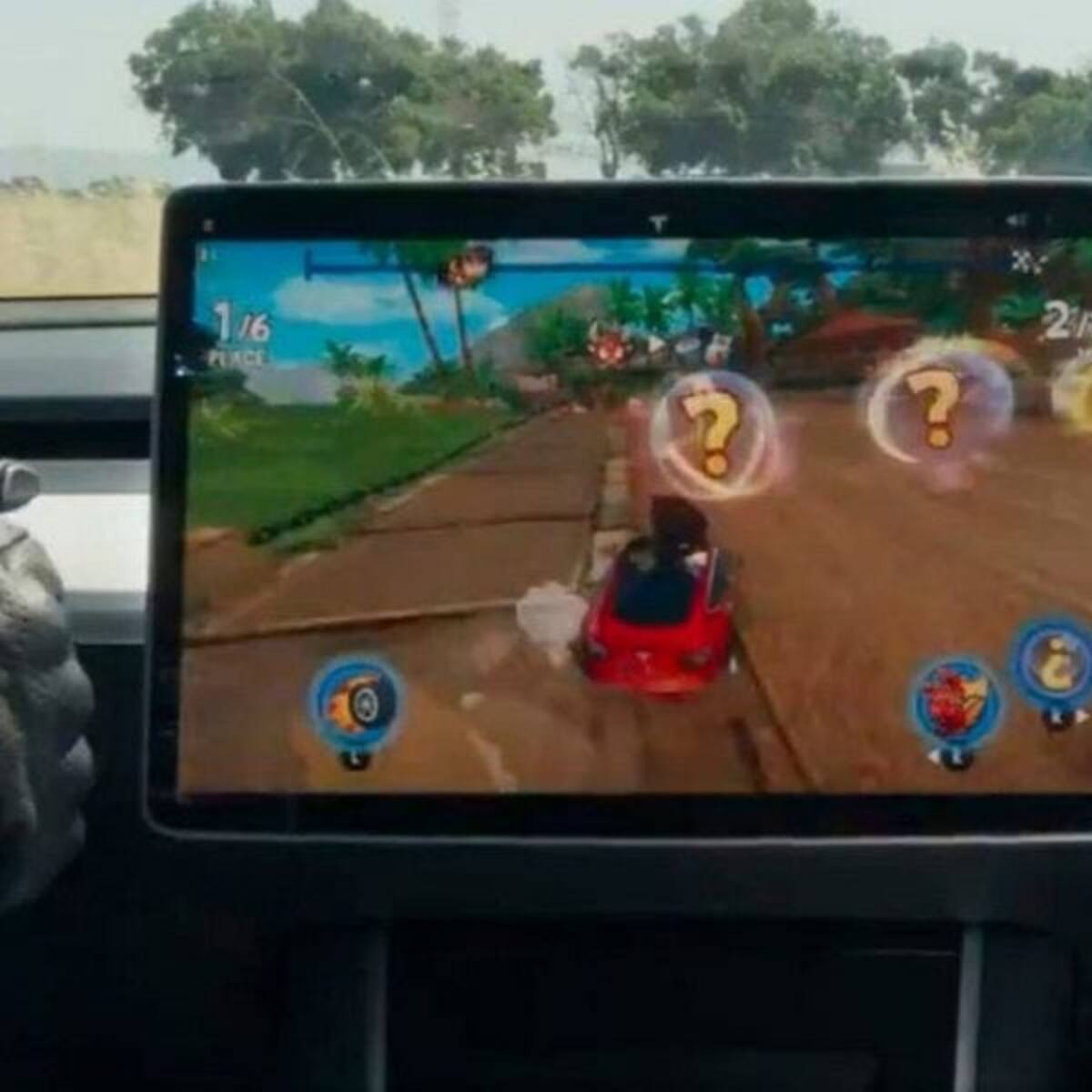 Este aficionado logra jugar Mario Kart con el volante de un Tesla