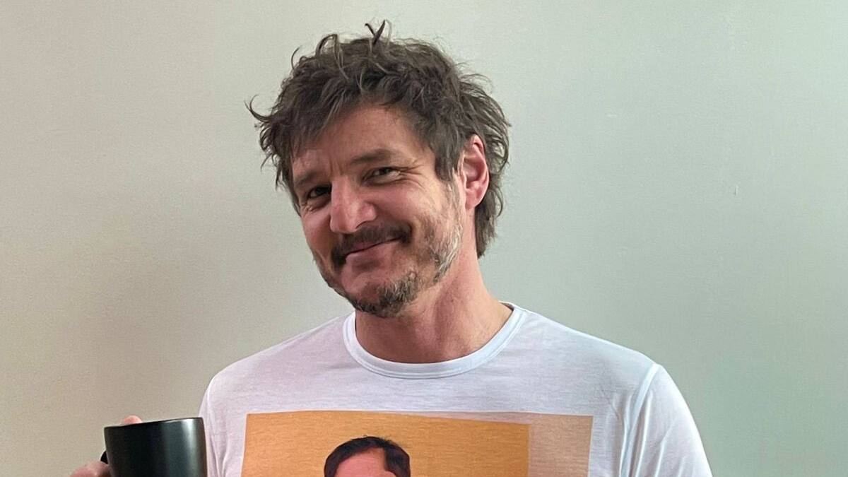 La polera de Pedro Pascal que la está rompiendo en Instagram
