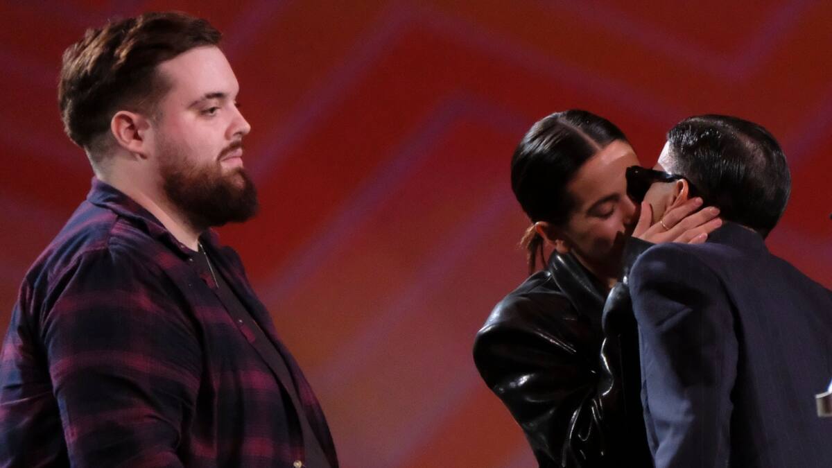 Los memes de Ibai que dejó el beso de Rosalía y Rauw Alejandro