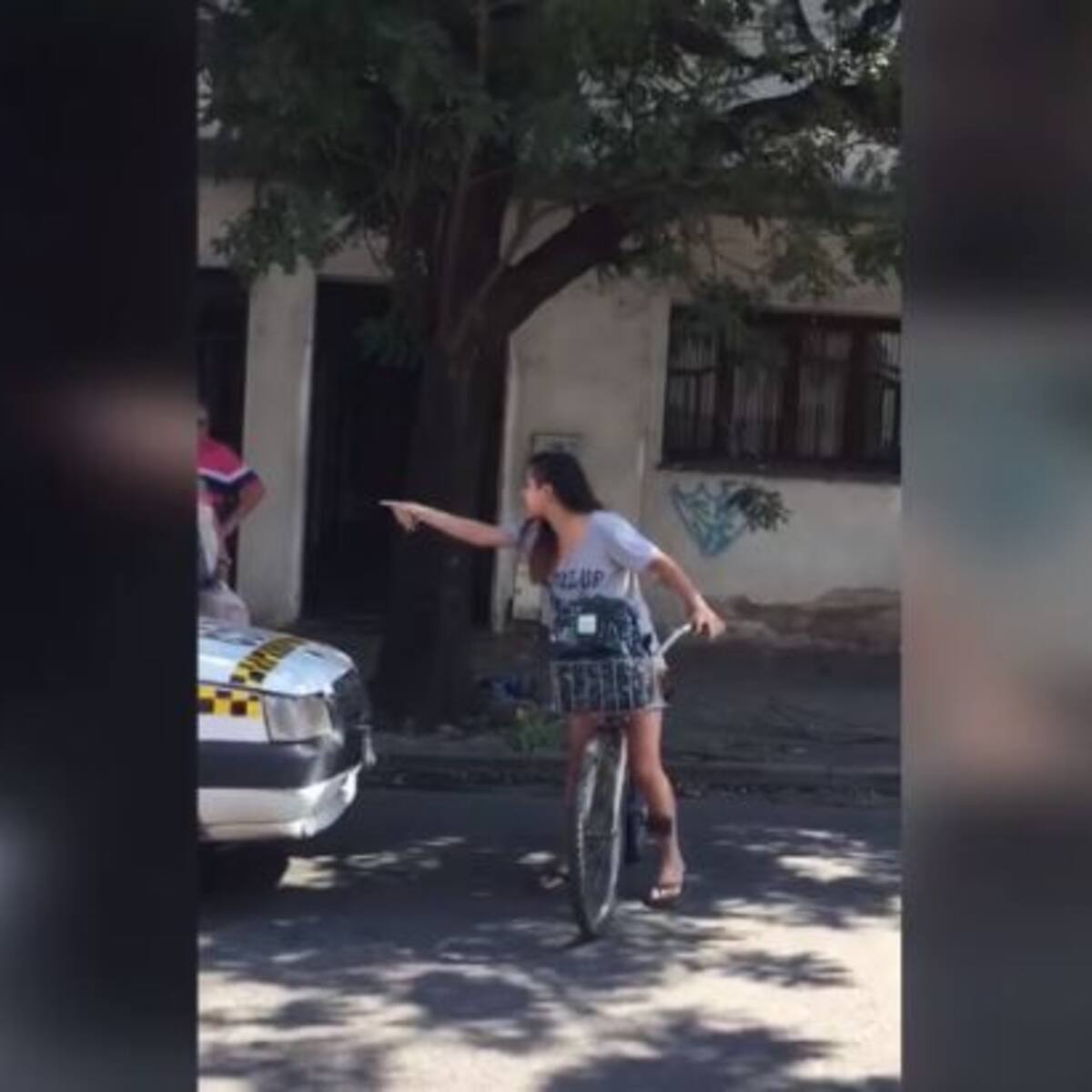 Mujer argentina obliga a taxista acosador a pedir perdón
