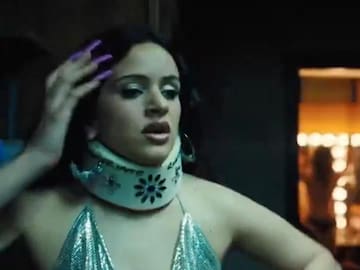 Con líneas en inglés y una personalidad excéntrica: Así fue la primera aparición de Rosalía en "Euphoria"