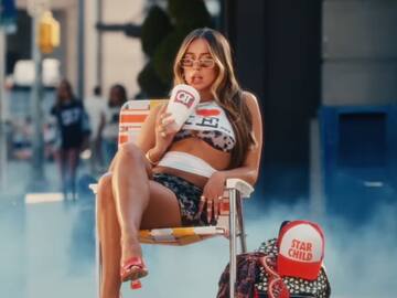 Tate McRae estrena el icónico video de "It's ok I'm ok"