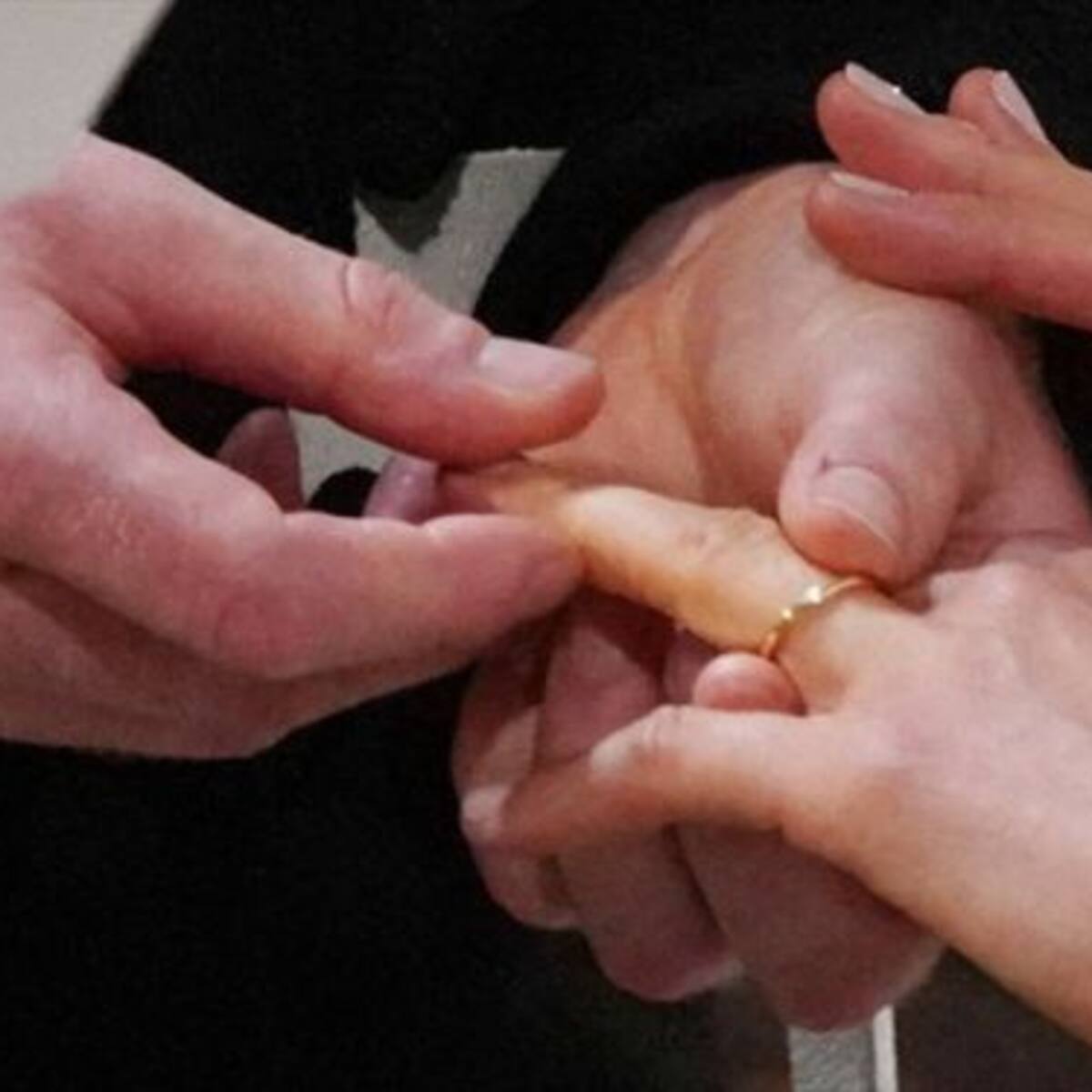 Hombre con “micropene” amenazó con demandar a su esposa por contarle a todos su secreto