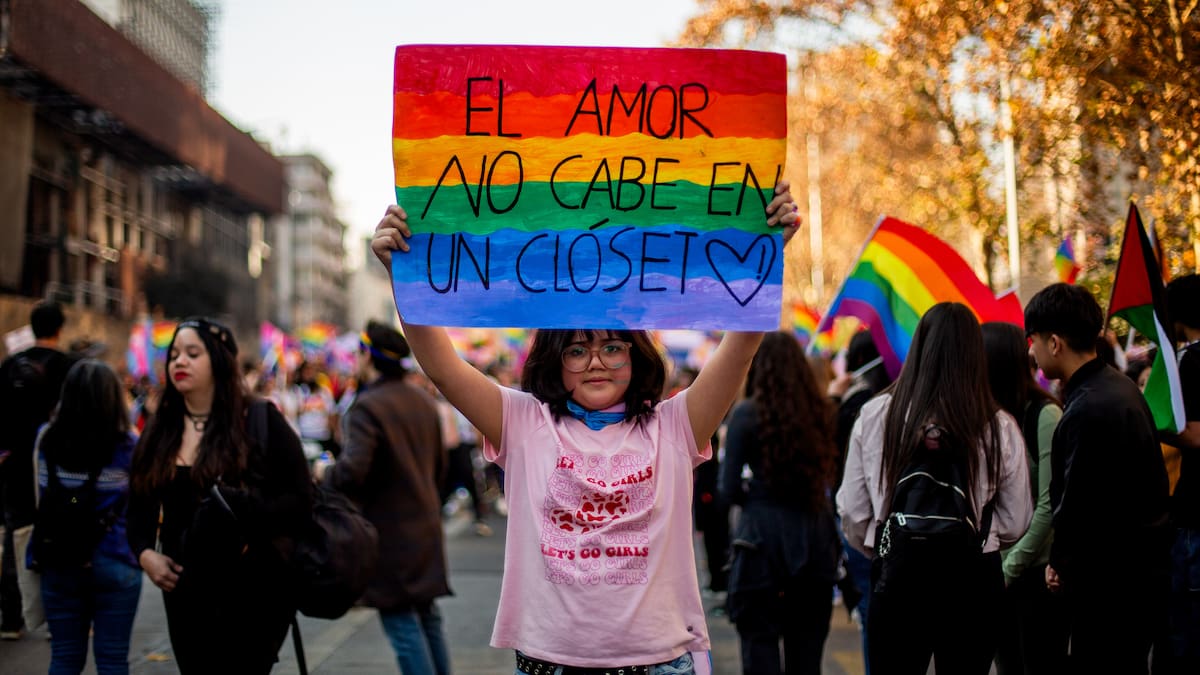 Miles de personas caminaron por la Alameda: Las postales que dejó la Marcha del Orgullo 2026 en Santiago