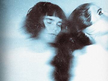 Javiera Mena y Camila Moreno rinden tributo a Lucybell con su propia versión de "Cuando Respiro En Tu Boca"