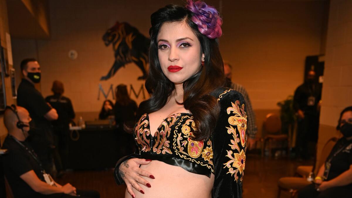 «Es muy pronto aún»: Mon Laferte preocupó a fans por tuit sobre la evolución de su embarazo