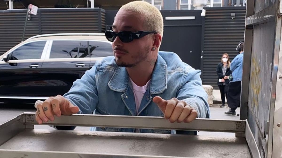 J Balvin responde a las críticas de Residente: Subió foto en un «carrito de hot dog»