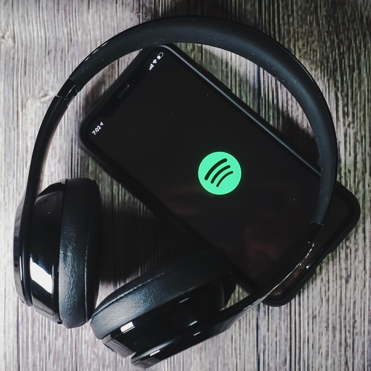 ¿Artista real o creado con IA? Spotify comenzará a identificar los perfiles que no son humanos