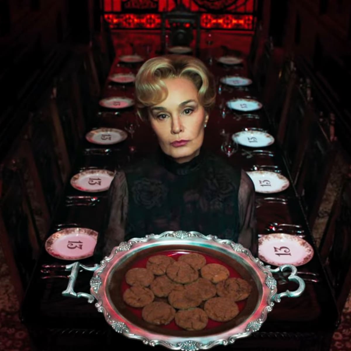 “American Horror Story: 13” trae de regreso a sus personajes más icónicos y ya está disponible el tráiler