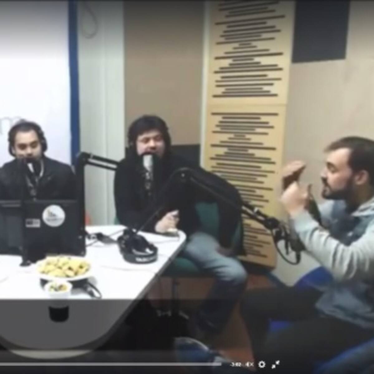 Ariel Levy empuja a conductor de radio por tratarlo de «Vedetto»