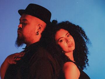 #PonleOreja: Ania Ivania introduce a su nuevo universo sonoro "TOMA LO QUE TIENES"