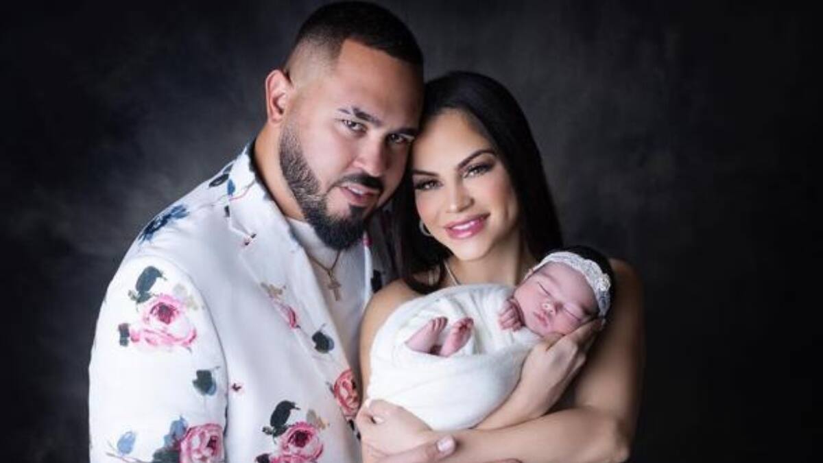 Natti Natasha realiza una sesión de fotos familiar junto a su hija y su prometido