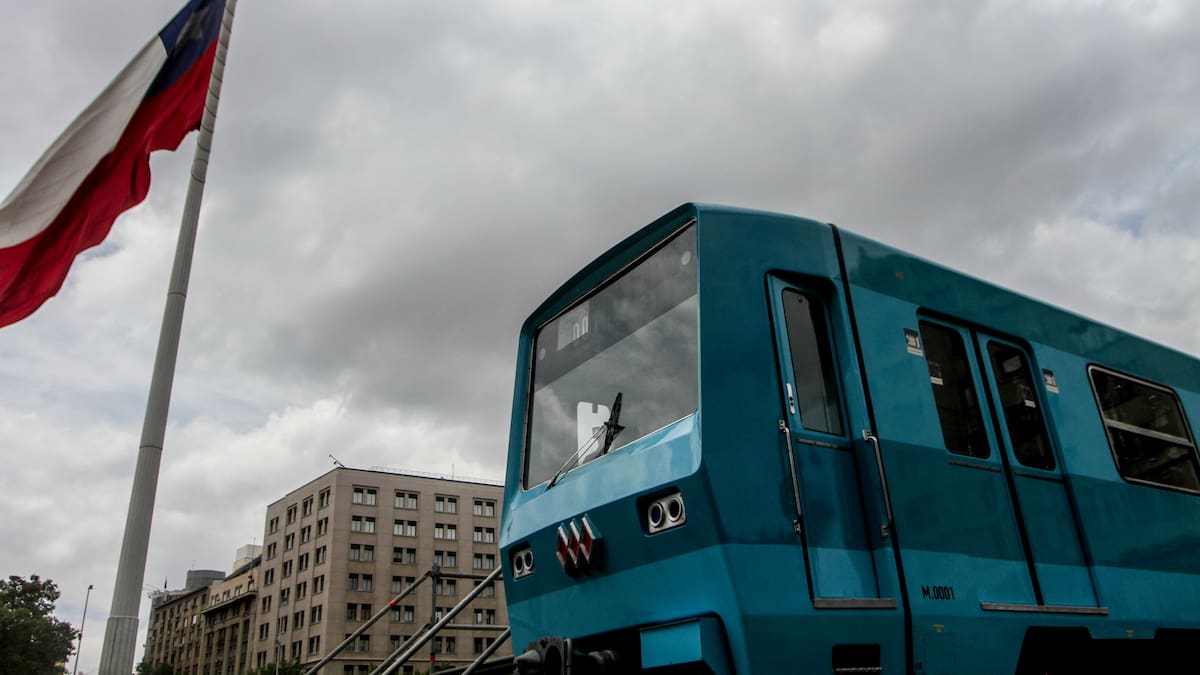 Metro de Santiago le pone fecha de vencimiento a sus trenes más antiguos: ¿Cuándo dejarán de circular?