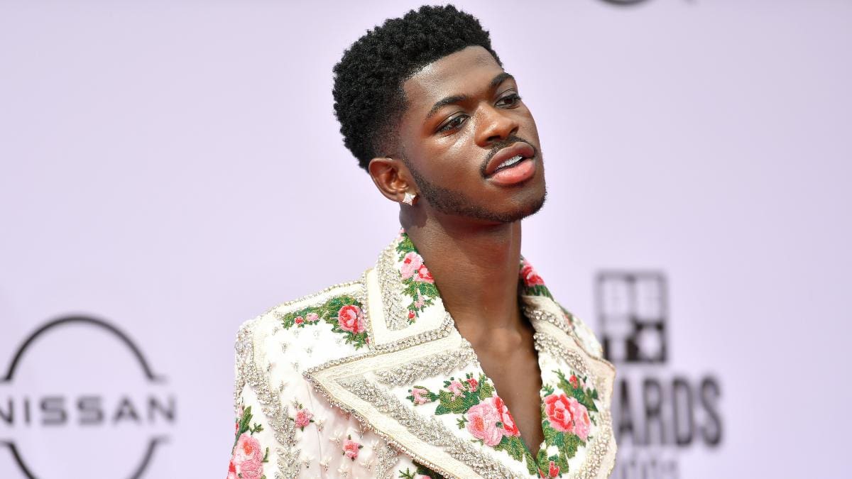 ¿Lil Nas X embarazado? Mira las imágenes y opina tú mismo