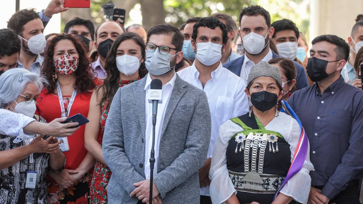 Gabriel Boric tras visitar la Convención Constitucional: “Es una señal de compromiso con un proceso histórico”