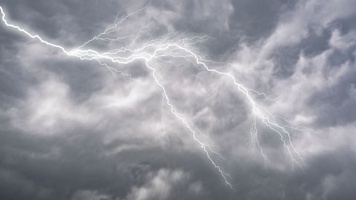 ¿Qué hacer durante una tormenta eléctrica? Las recomendaciones ante el sistema frontal que llega a Santiago