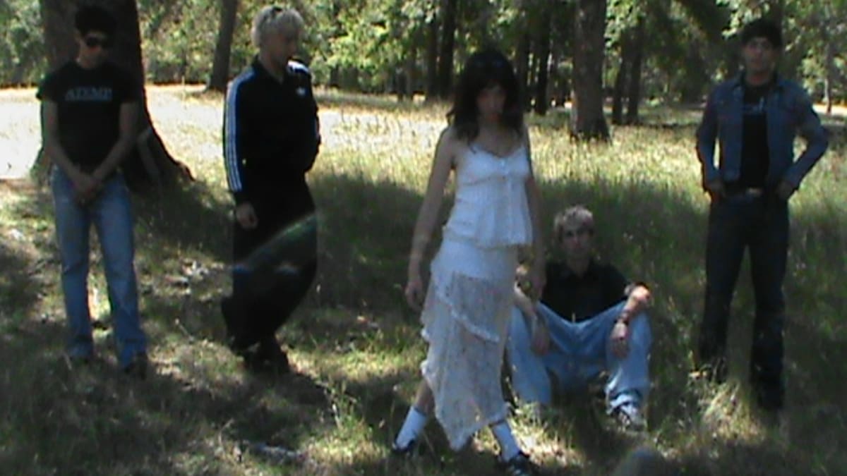 Calentando motores para Lollapalooza Chile 2026: Anttonias presenta su nuevo sencillo "Deja Vu"