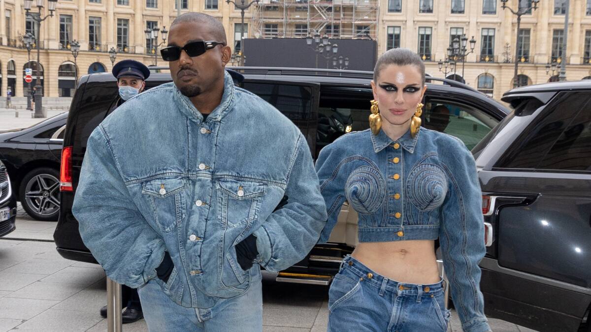 Kanye West y Julia Fox debutaron como pareja en la Semana de la Moda de París