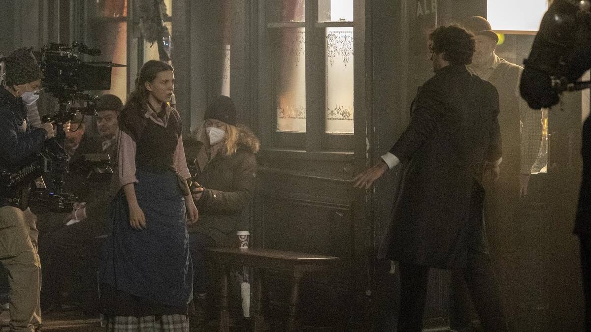 Revelan primeras fotografías del rodaje de “Enola Holmes 2”
