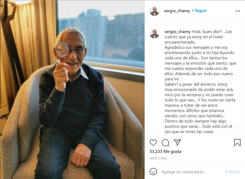 «Saben? a pesar del encierro, estoy muy emocionado de poder estar acá, miro por la ventana y no puedo creer todo lo que veo… Y los invito en cierta manera, a tratar de ver estos momentos difíciles que estamos viendo, con otros ojos también… Dentro de todo siempre hay algo positivo que sacar… Todo está con el ojo que se miren las cosas. </span>Un abrazo», añadió después.</p>La imagen más reciente que subió se trata de una misteriosa fotografía en blanco y negro en la que Chamy aparece apuntando unos zapatos con su lupa… ¿De qué se tratará?  </span>
