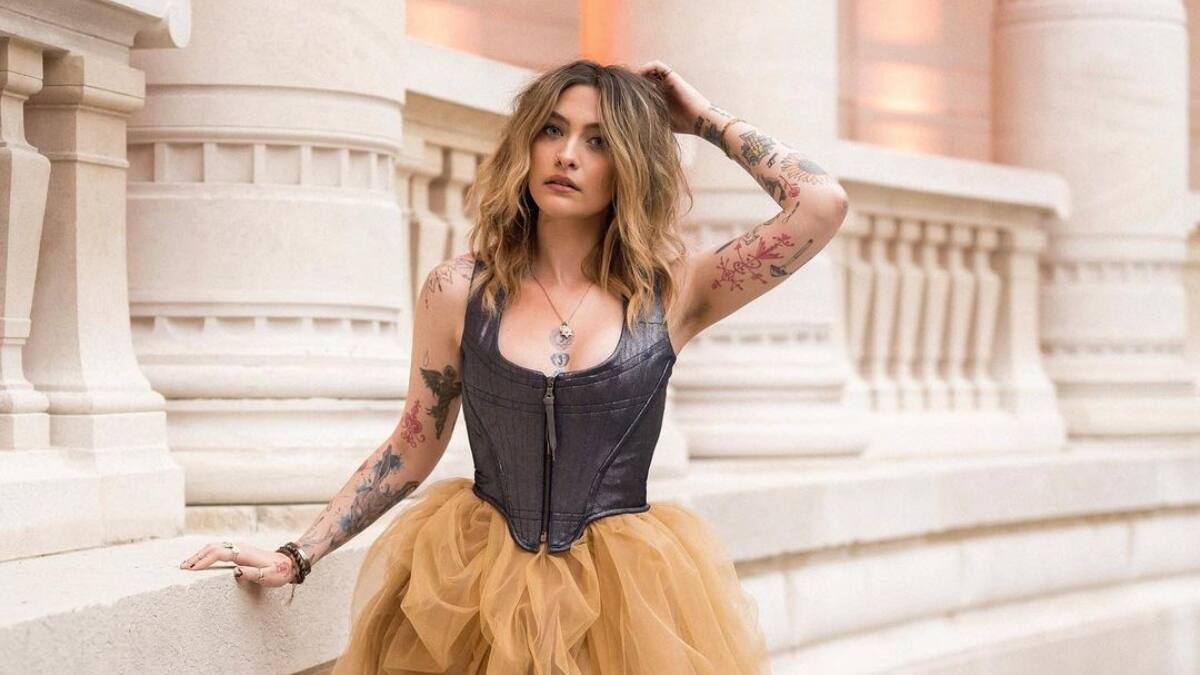 Hija de Michael Jackson deslumbra en desfile de «Paris Fashion Week»