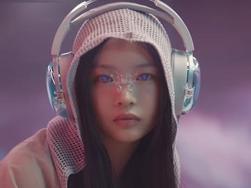 NewJeans estrena segunda parte del videoclip de "Supernatural"