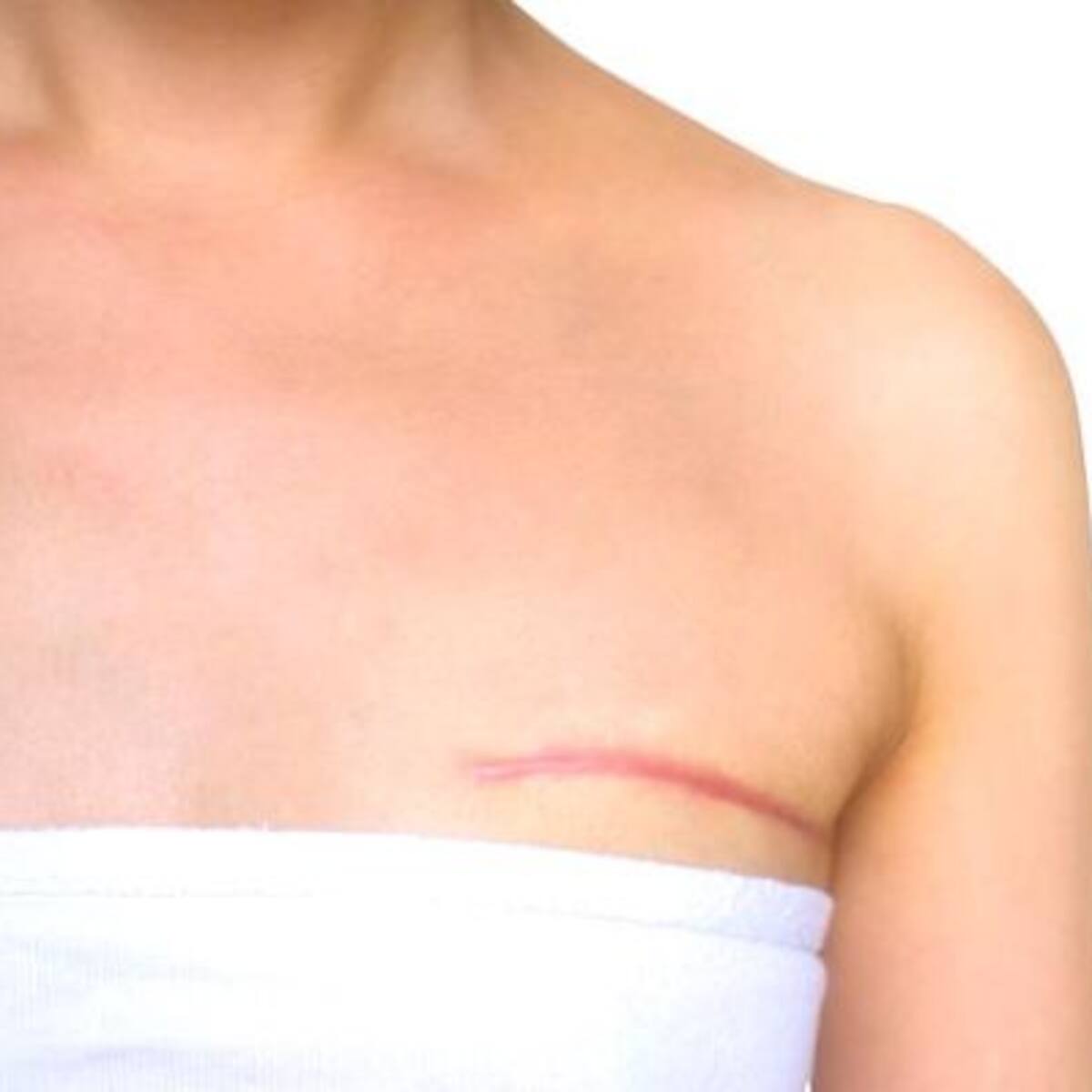 Tatuadores ofrecen tatuajes gratuitos a mujeres que hayan sufrido una mastectomía