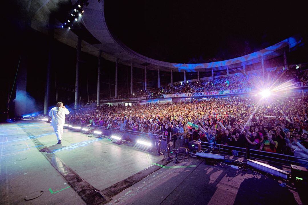 Instagram @santaferia</a>