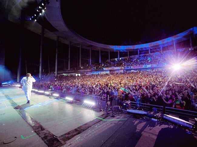 Instagram @santaferia</a>