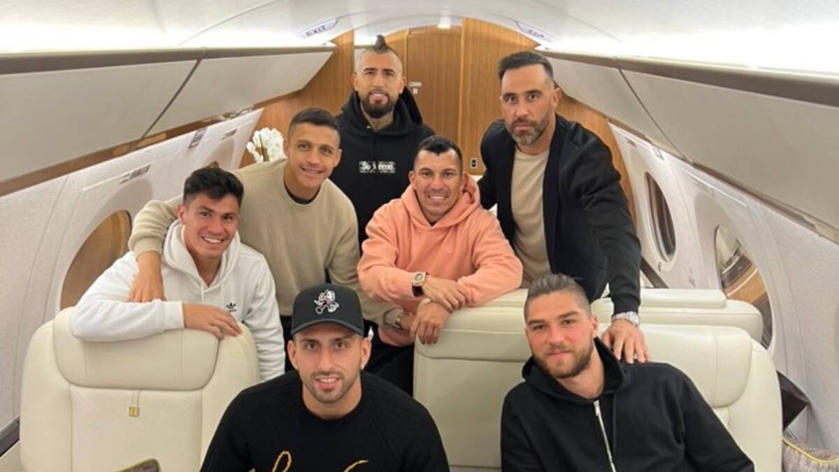 La selección chilena viaja para enfrentar a Paraguay en las Eliminatorias al Mundial de Qatar