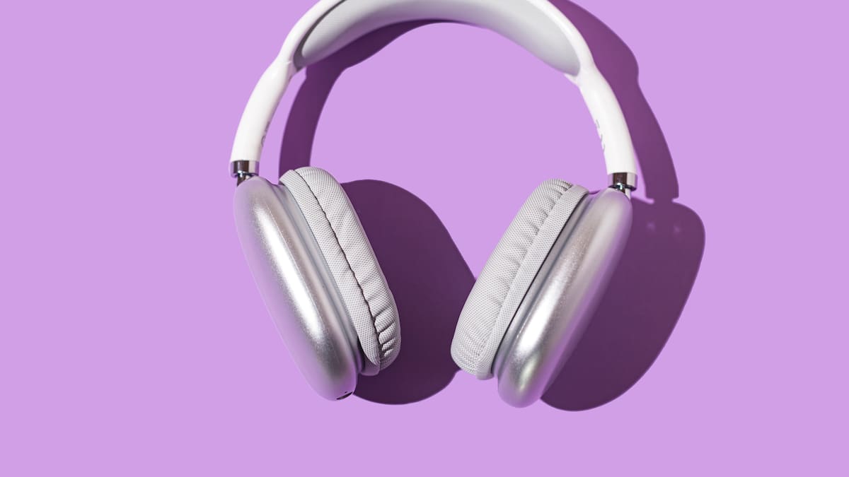 Cómo elegir audífonos ideales para caminar por la ciudad y disfrutar tu música al máximo