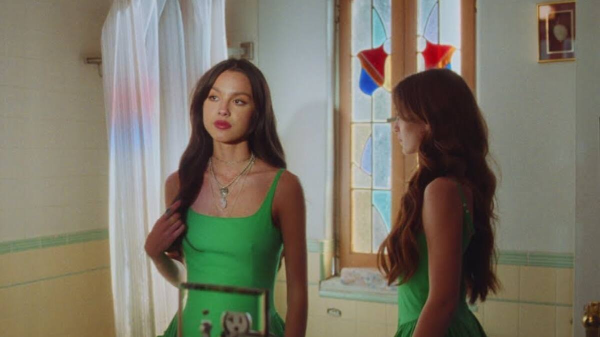 ¡Temazo! Olivia Rodrigo lanzó videoclip de «Deja Vu», su nueva canción