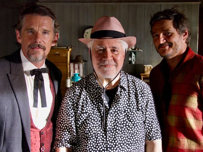 Ethan Hawke, Pedro Almodóvar y Pedro Pascal