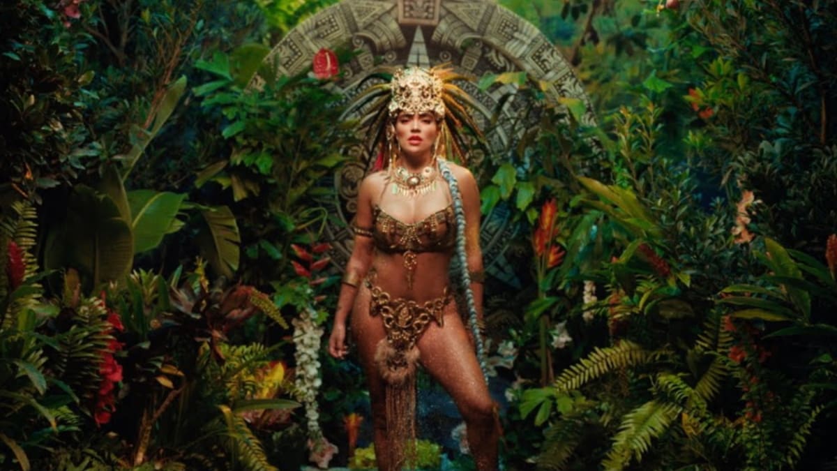 ¡De película!: Karol G estrena el videoclip de «Don’t Be Shy» junto a Tiësto